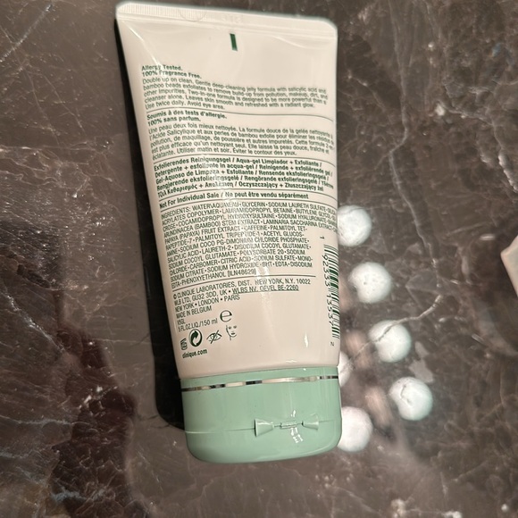 Clinique all about clean 2-in-1 cleansing + exfoliating jelly - Picture 5 of 5